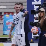 Aksi Kocak Damian Diaz di Guayaquil City: Tendang Bola Kena Staf, Viral di Media Sosial!