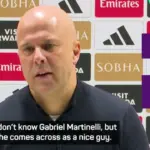 Insiden Arsenal vs Liverpool: Arne Slot Pasang Badan untuk Gabriel Martinelli Soal Dorong Conor Bradley