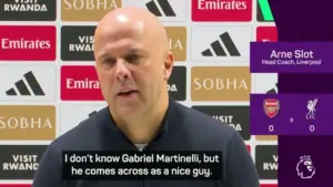 Insiden Arsenal vs Liverpool: Arne Slot Pasang Badan untuk Gabriel Martinelli Soal Dorong Conor Bradley