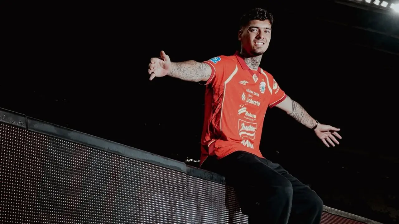 Direktur Persija Ungkap Alasan Rekrut Shayne Pattynama Pemain Berpengalaman Dibutuhkan