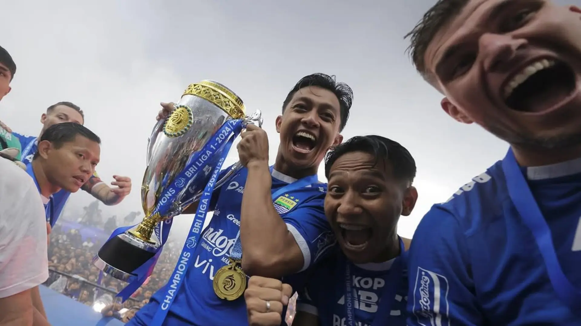 Febri Hariyadi Dikabarkan Merapat Ke Semen Padang Fc Persib Bandung Buka Opsi Peminjaman