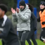 Gaya Liam Rosenior di Latihan Perdana Chelsea: Beri Instruksi Khusus ke Estevao dan Joao Pedro
