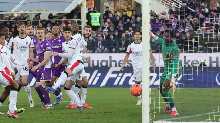 Hasil Fiorentina vs AC Milan: Gol Telat Christopher Nkunku Selamatkan Rossoneri dari Kekalahan di Firenze