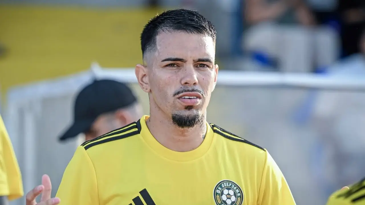 Kepergok Di Stasiun Tegalluar Gelandang Brasil Lucas Cardoso Segera Gabung Persib