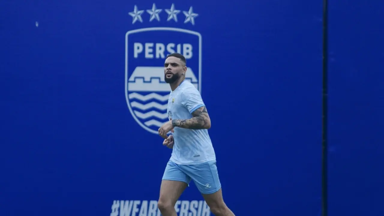 Layvin Kurzawa Siap Debut Bersama Persib Bandung Ini Jadwal Laga Pertamanya
