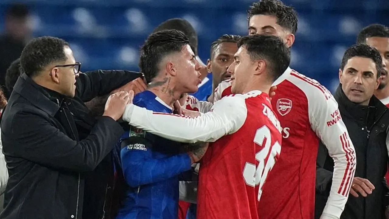 Liam Rosenior Tak Sengaja Terseret Dalam Keributan Saat Mencoba Melerai Enzo Fernandez Agar Tidak Terlibat Masalah