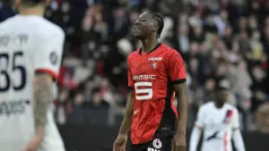 MU Lirik Mohamed Kader Meite: Kans Gantikan Zirkzee Jika Hengkang dari Old Trafford