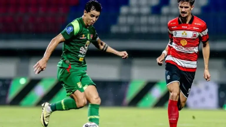 Persebaya vs Malut United: Debut Bernardo Tavares dan Adu Tajam Lini Depan di Gelora Bung Tomo
