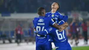 Persib Bandung vs PSBS Biak: Maung Bandung Unggul Rekor Pertemuan Atas Badai Pasifik