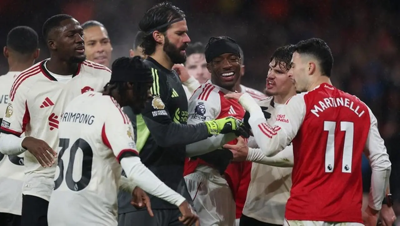 Gabriel Martinelli Dikecam Usai Dorong Conor Bradley yang Cedera di Laga Arsenal vs Liverpool