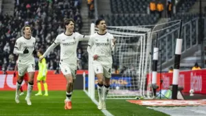 Kevin Diks Cetak Gol Penalti, Borussia Moenchengladbach Gilas Augsburg 4-0
