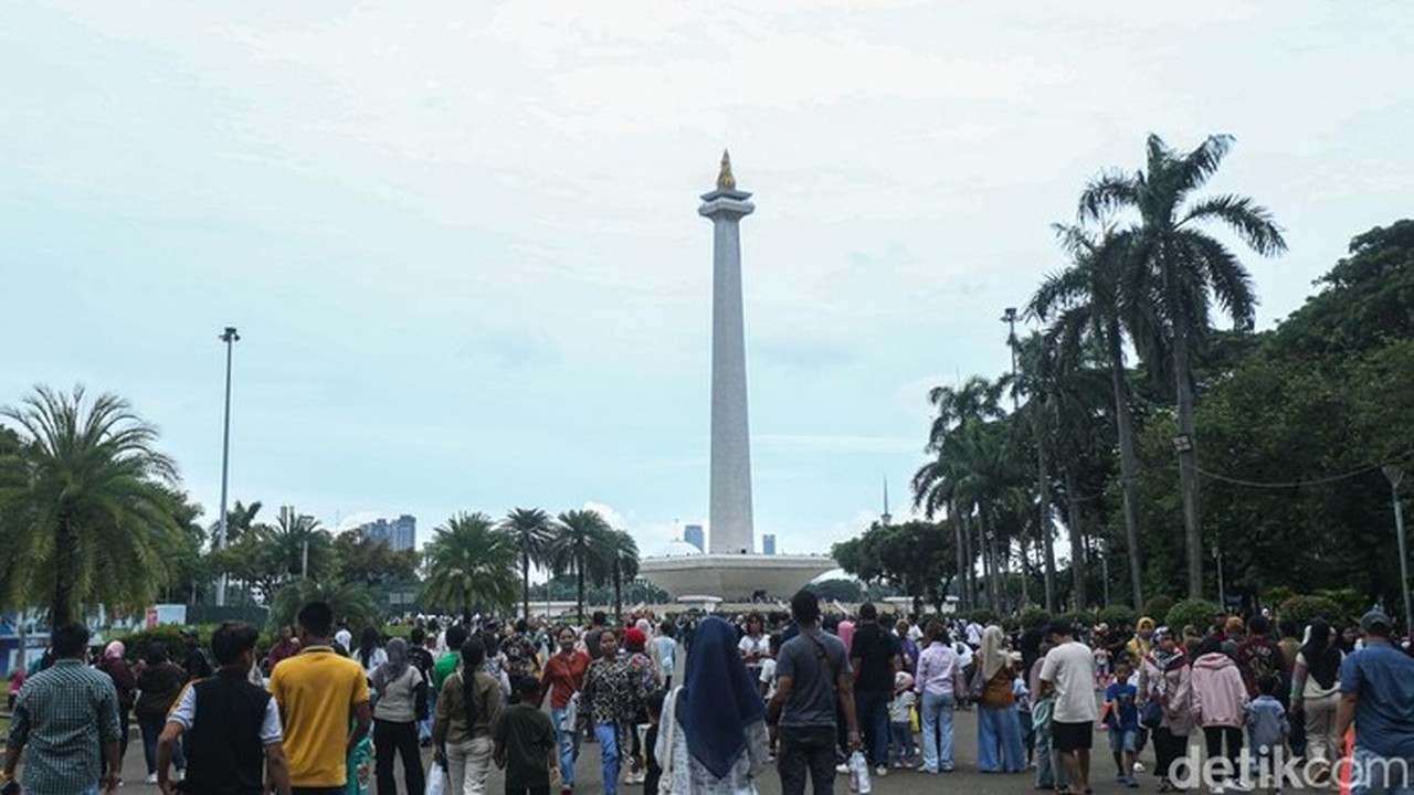 Lonjakan Pengunjung Monas Capai 72 Ribu Lebih Saat Libur Tahun Baru 2026