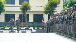 446 Personel Operasi Damai Cartenz 2025 Selesai Bertugas, 41 Terima Penghargaan Pin Emas Kapolri