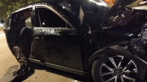 Mobil Tabrak Lari Pengendara Motor dan Pejalan Kaki, Berakhir Terserempet Kereta di Jakarta Utara