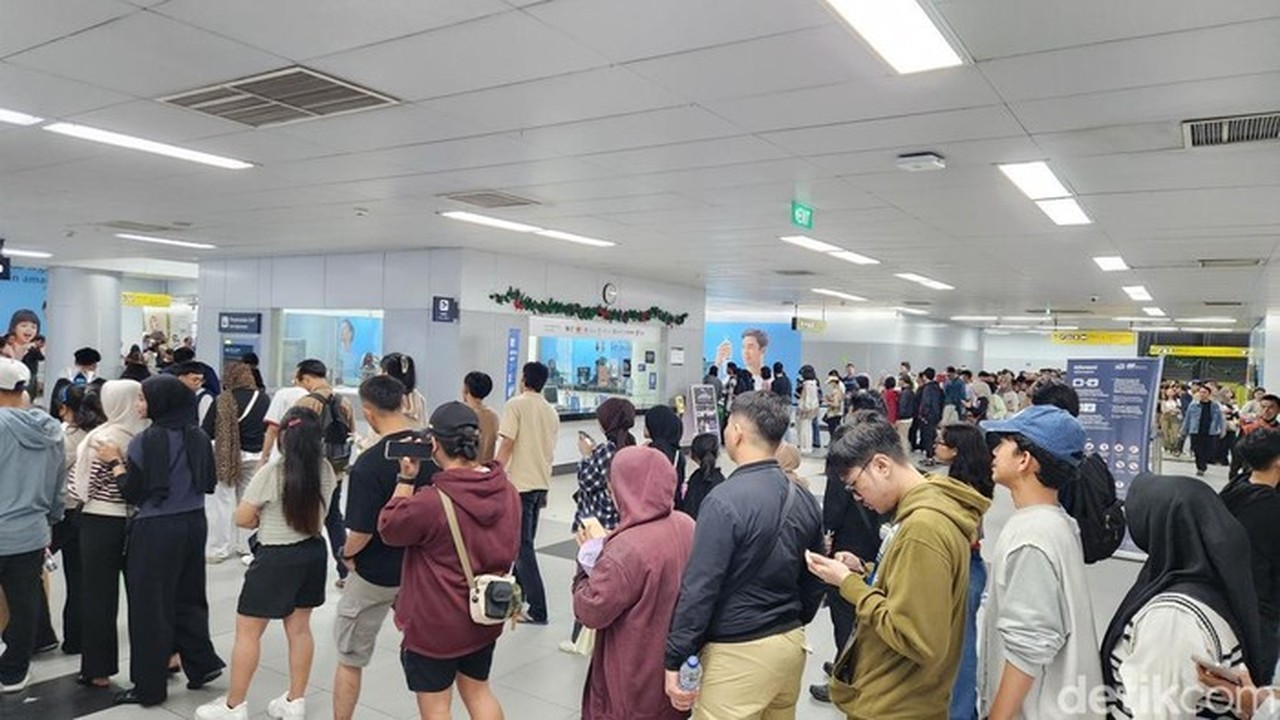 Usai Pesta Tahun Baru, Stasiun MRT Bundaran HI Dipadati Ribuan Penumpang Dini Hari Usai Pesta Tahun Baru, Stasiun MRT Bundaran HI Dipadati Ribuan Penumpang Dini Hari