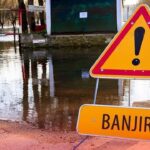 Banjir Rob Setinggi 10 Cm Genangi Jalan Depan Jakarta International Stadium