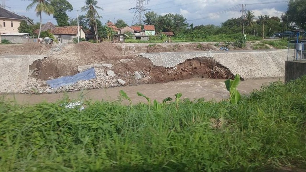 Tembok Penahan Tanah Sungai Cibanten di Serang Longsor, Perbaikan Segera Dilakukan