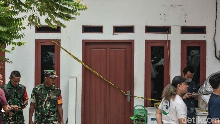 Jasad Sekeluarga Ditemukan di Jakarta Utara, Polisi Lakukan Autopsi di RS Polri Jasad Sekeluarga Ditemukan di Jakarta Utara, Polisi Lakukan Autopsi di RS Polri