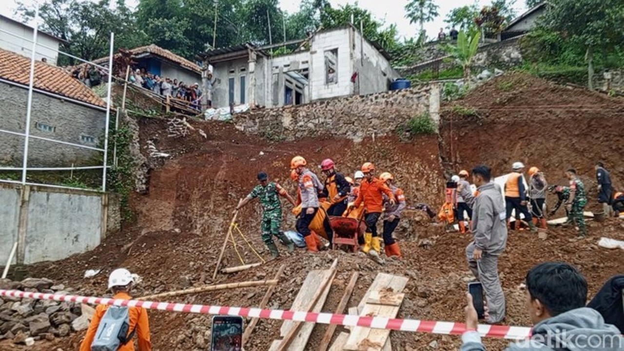 Tanah Longsor Jatinangor Sumedang: 4 Pekerja Tewas, 2 Selamat