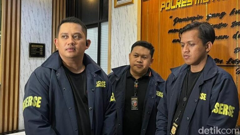 Polisi Tunggu Hasil Autopsi Ungkap Penyebab Sekeluarga Tewas Misterius di Jakut Polisi Tunggu Hasil Autopsi Ungkap Penyebab Sekeluarga Tewas Misterius di Jakut