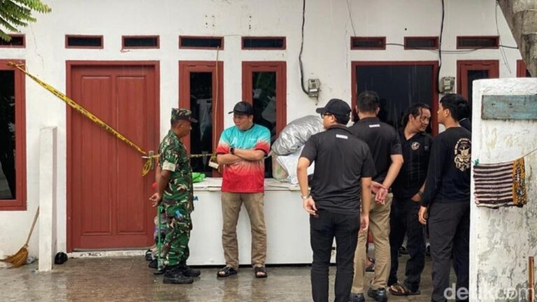 Sekeluarga Tewas di Jakut, Polisi Periksa 6 Saksi dan Kumpulkan Barang Bukti Sekeluarga Tewas di Jakut, Polisi Periksa 6 Saksi dan Kumpulkan Barang Bukti