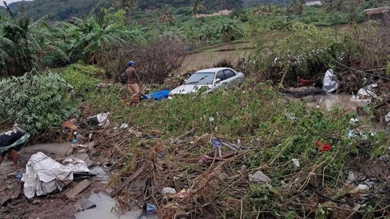 Banjir Bandang Terjang Cilegon, Ribuan Jiwa Terdampak dan Mobil Terseret Arus