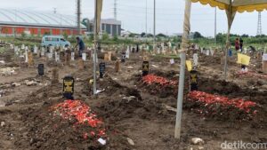 Tangis Kakak Pertama Siti Solihah Pecah Kenang Momen Terakhir Sebelum 3 Anggota Keluarganya Tewas di Jakut