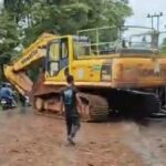 Ekskavator Lepas dari Trailer, Picu Kecelakaan Beruntun 7 Kendaraan di Bogor