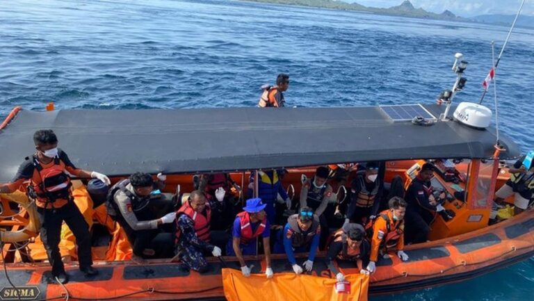 Jasad Diduga Pelatih Valencia Ditemukan Mengapung di Perairan Labuan Bajo Jasad Diduga Pelatih Valencia Ditemukan Mengapung di Perairan Labuan Bajo