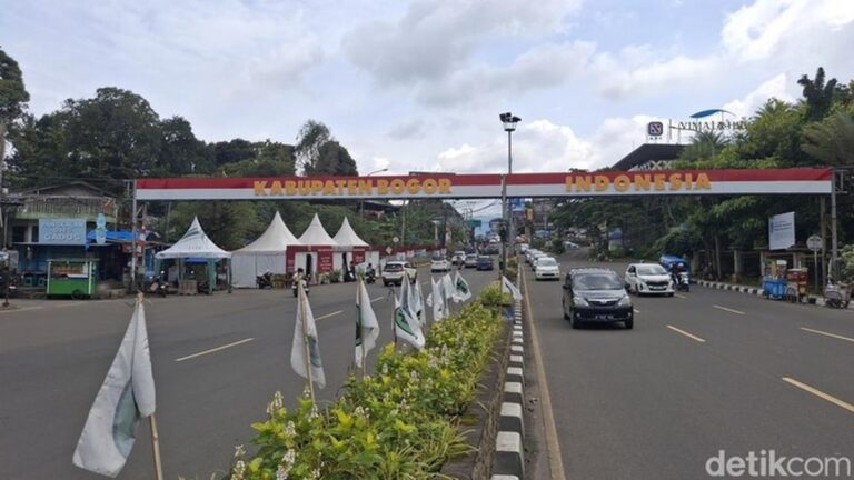 Antisipasi Arus Balik Puncak Bogor, One Way ke Jakarta Dimajukan Mulai Pukul 11.00 WIB Antisipasi Arus Balik Puncak Bogor, One Way ke Jakarta Dimajukan Mulai Pukul 11.00 WIB