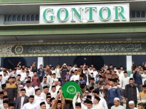 Ribuan Pelayat Iringi Pemakaman KH Amal Fathullah Zarkasyi, Pimpinan Ponpes Gontor