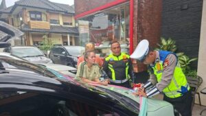 Mobil Berstrobo dan Bersirine Lagu Anak Ditilang Polisi di Ciputat