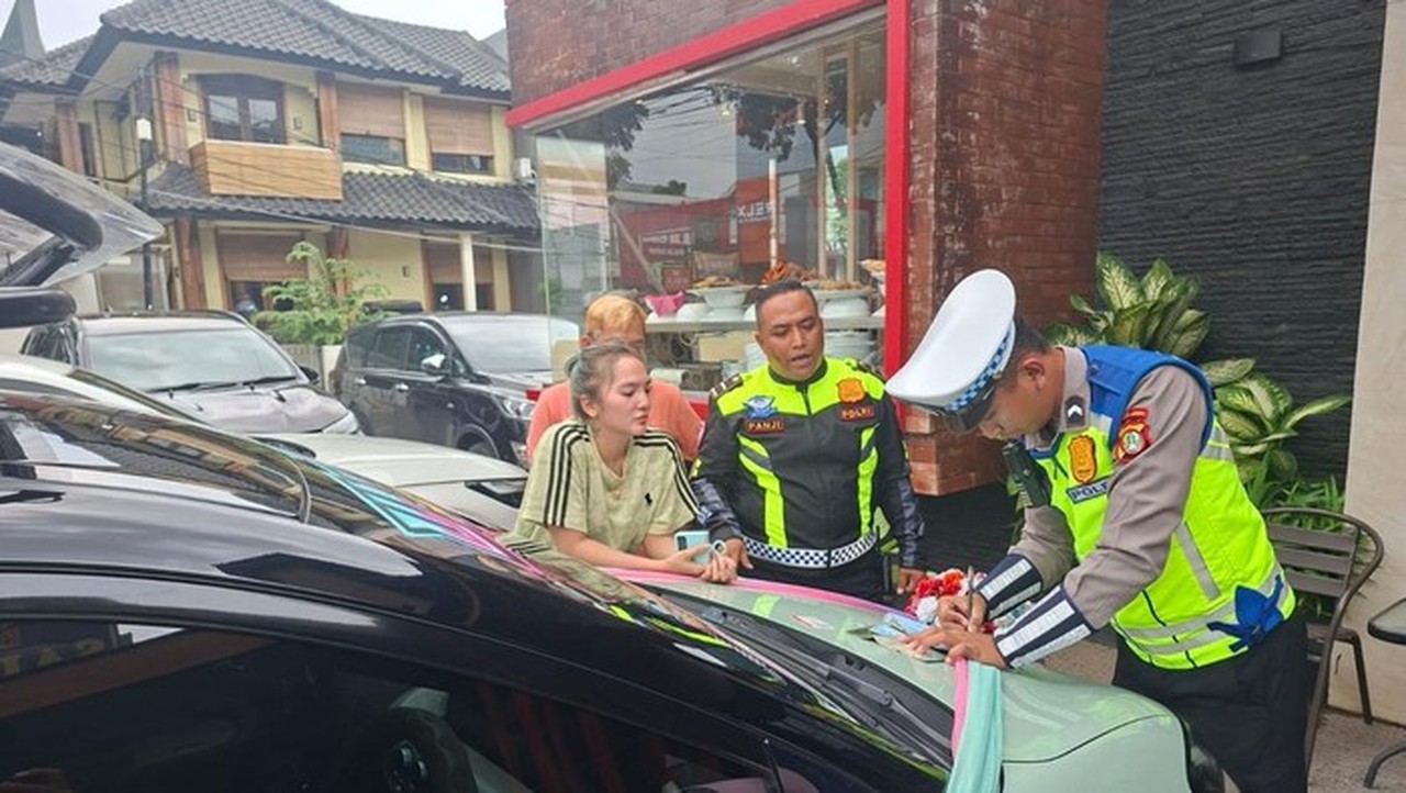 Polisi Tilang Mobil Wuling Viral Pakai Strobo Dan Sirine Di Tangsel (foto: Dok. Istimewa)