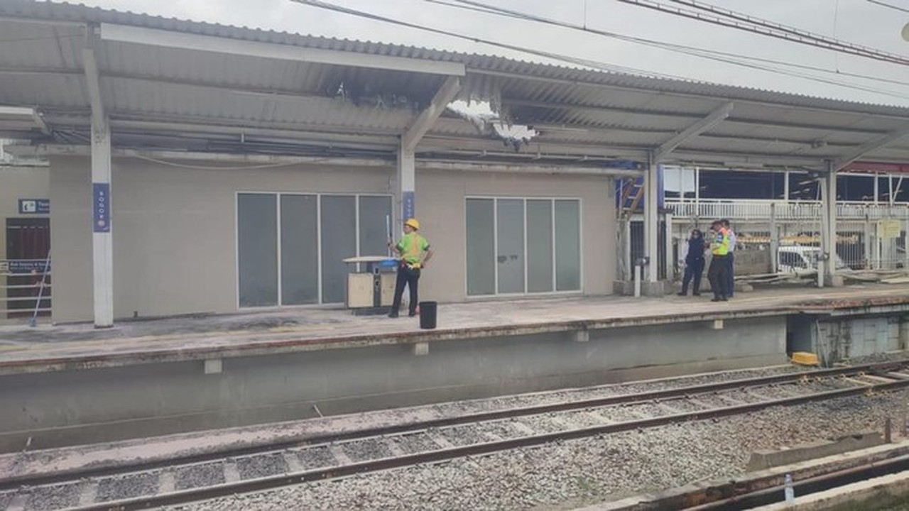 Atap Peron Stasiun Bogor Terbakar Akibat Korsleting Listrik, Jalur VIII Sempat Disterilkan