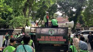 Driver Ojol Gelar Aksi Dukungan untuk Nadiem Makarim di PN Jakarta Pusat Jelang Sidang