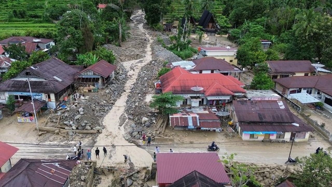 Banjir Bandang Susulan Mengancam, Ratusan Warga Agam Terpaksa Mengungsi