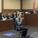 Nadiem Makarim Hadapi Sidang Dakwaan Kasus Korupsi Chromebook, Tunjukkan Senyum di Pengadilan Tipikor