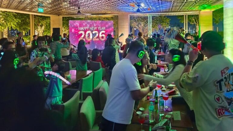 Hotel Tentrem Semarang Suguhkan Silent Disco Bertema 90-an untuk Perayaan Tahun Baru 2026 Hotel Tentrem Semarang Suguhkan Silent Disco Bertema 90-an untuk Perayaan Tahun Baru 2026