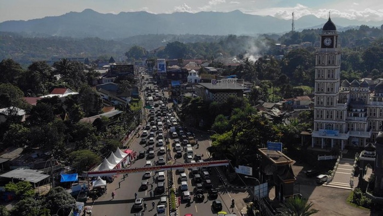 Bupati Bogor Ungkap Rencana Penataan Jalur Puncak Atasi Penyempitan Jalan Mulai 2026