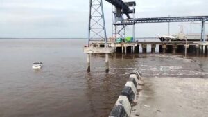 Jembatan Pelabuhan Tanjung Buton Siak Ambruk, Mobil dan Motor Terjun ke Laut