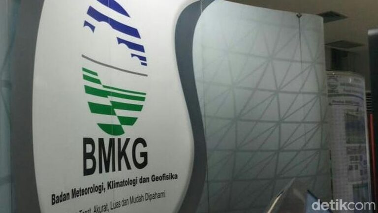 BMKG Deteksi Bibit Siklon Tropis 91 S, Waspada Gelombang Tinggi 4 Meter di Natuna