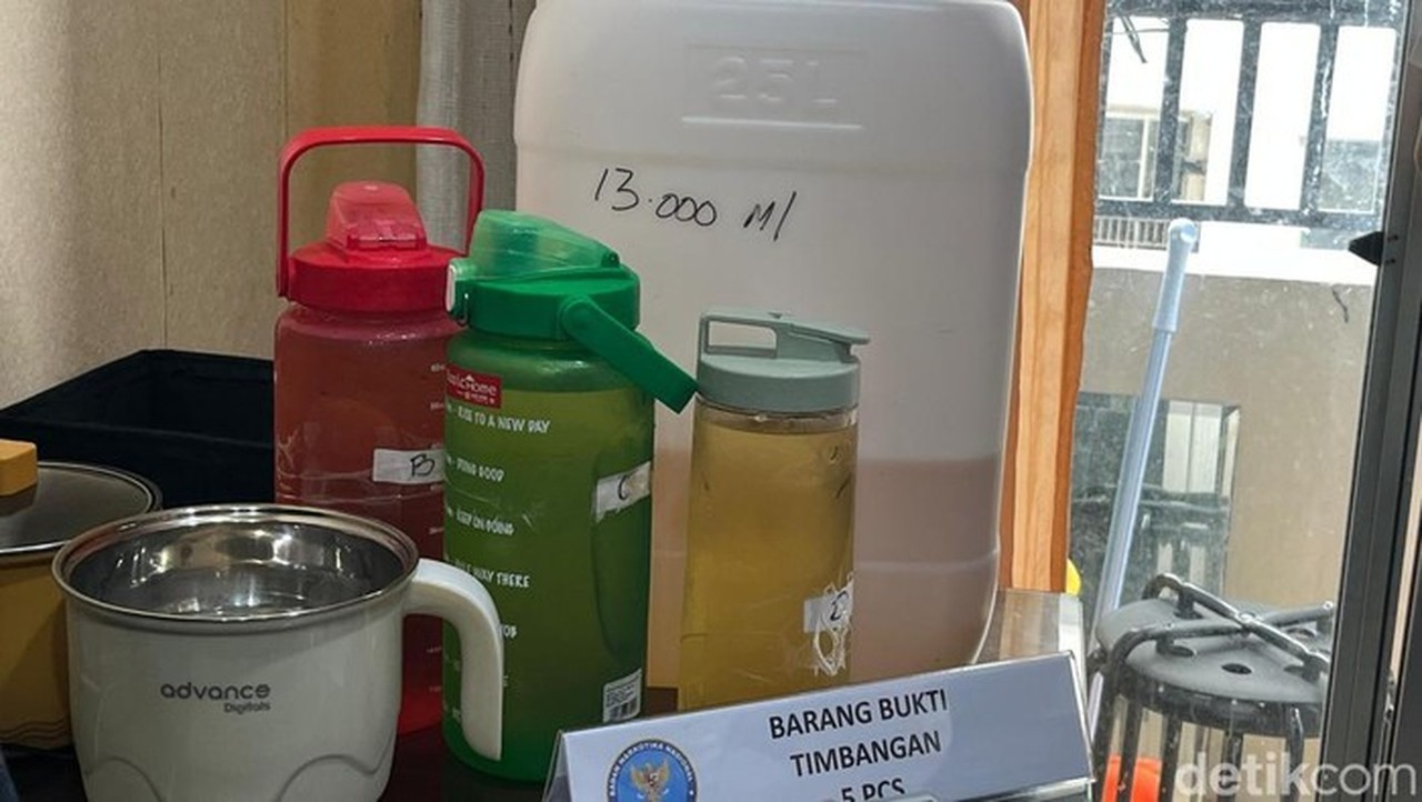 BNN Ungkap ‘Pabrik’ Narkoba di Ancol, Jual Happy Water dan Vape Etomidate Rp 2-6 Juta BNN Ungkap ‘Pabrik’ Narkoba di Ancol, Jual Happy Water dan Vape Etomidate Rp 2-6 Juta