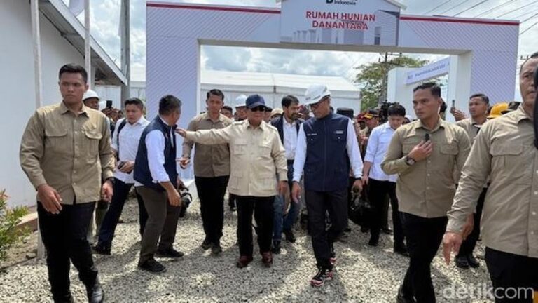 Prabowo Subianto Tinjau Hunian Darurat Korban Bencana di Aceh Tamiang Bersama Rosan Roeslani dan Mualem Prabowo Subianto Tinjau Hunian Darurat Korban Bencana di Aceh Tamiang Bersama Rosan Roeslani dan Mualem