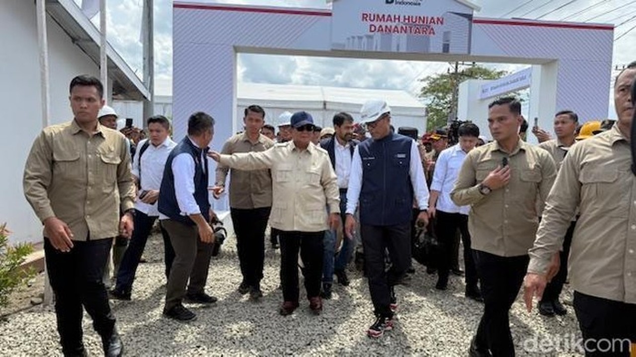 Prabowo Subianto Tinjau Hunian Darurat Korban Bencana di Aceh Tamiang Bersama Rosan Roeslani dan Mualem