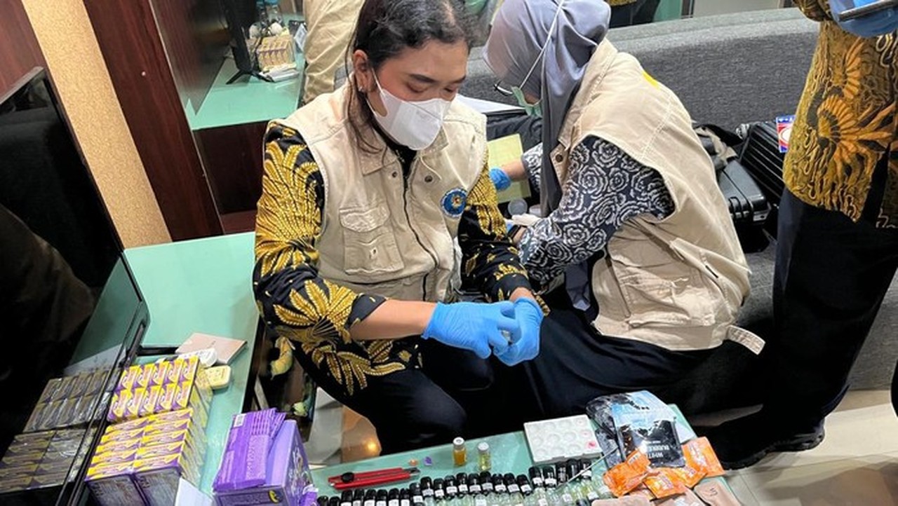 BNN Ungkap Pabrik Narkoba ‘Happy Water’ di Ancol, Dikemas Seperti Minuman Energi BNN Ungkap Pabrik Narkoba ‘Happy Water’ di Ancol, Dikemas Seperti Minuman Energi