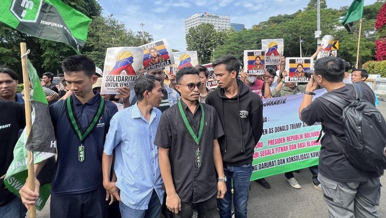 Buruh dan Mahasiswa Demo Kedubes AS, Tuntut Pembebasan Presiden Venezuela Nicolas Maduro