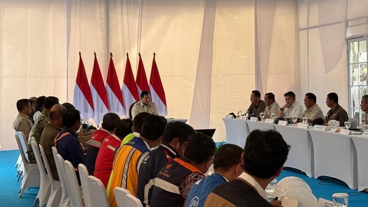 Prabowo Gelar Rakor Penanganan Bencana di Aceh Tamiang Bersama 10 Menteri dan 15 Dirut BUMN