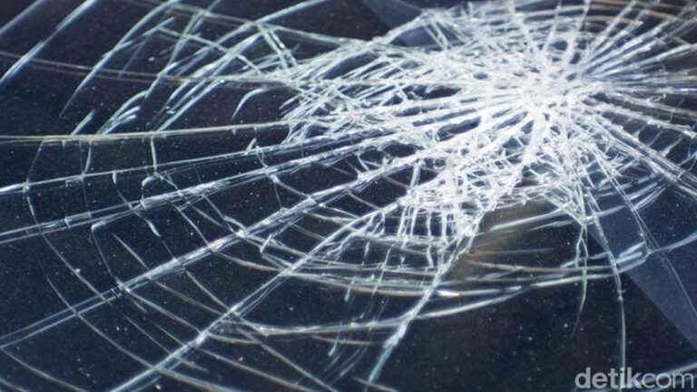 Xpander Oleng di Kalideres, Tabrak Mobil Terparkir dan Pejalan Kaki hingga Tewas