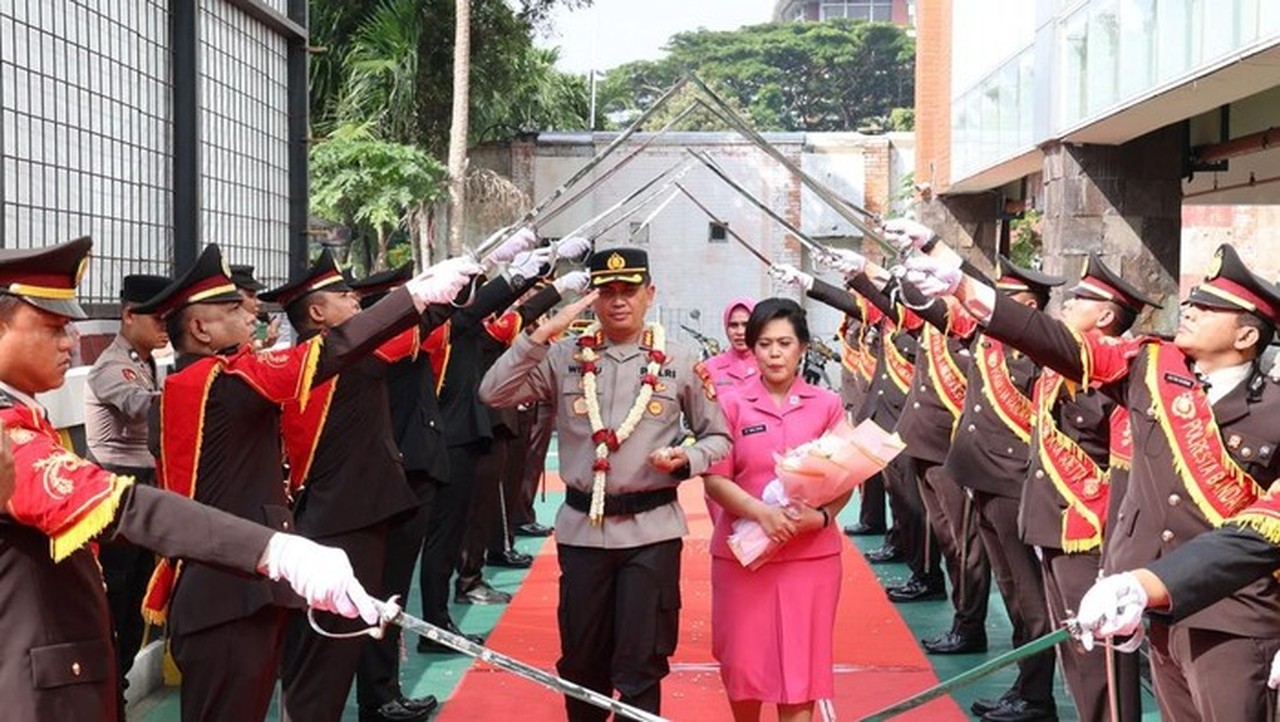 Kombes Wisnu Wardana Jabat Kapolresta Bandara Soetta, Disambut Tradisi Pedang Pora