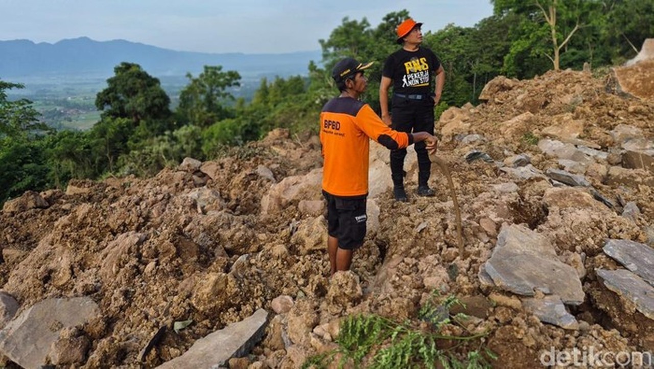 Longsor Gunung Kaupas Serang, Warga Cibodas Dievakuasi ke Sekolah Dasar